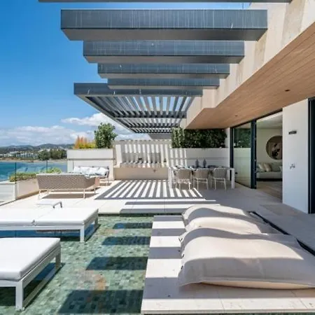 Luxury Front Line Ikkil Bay アパート